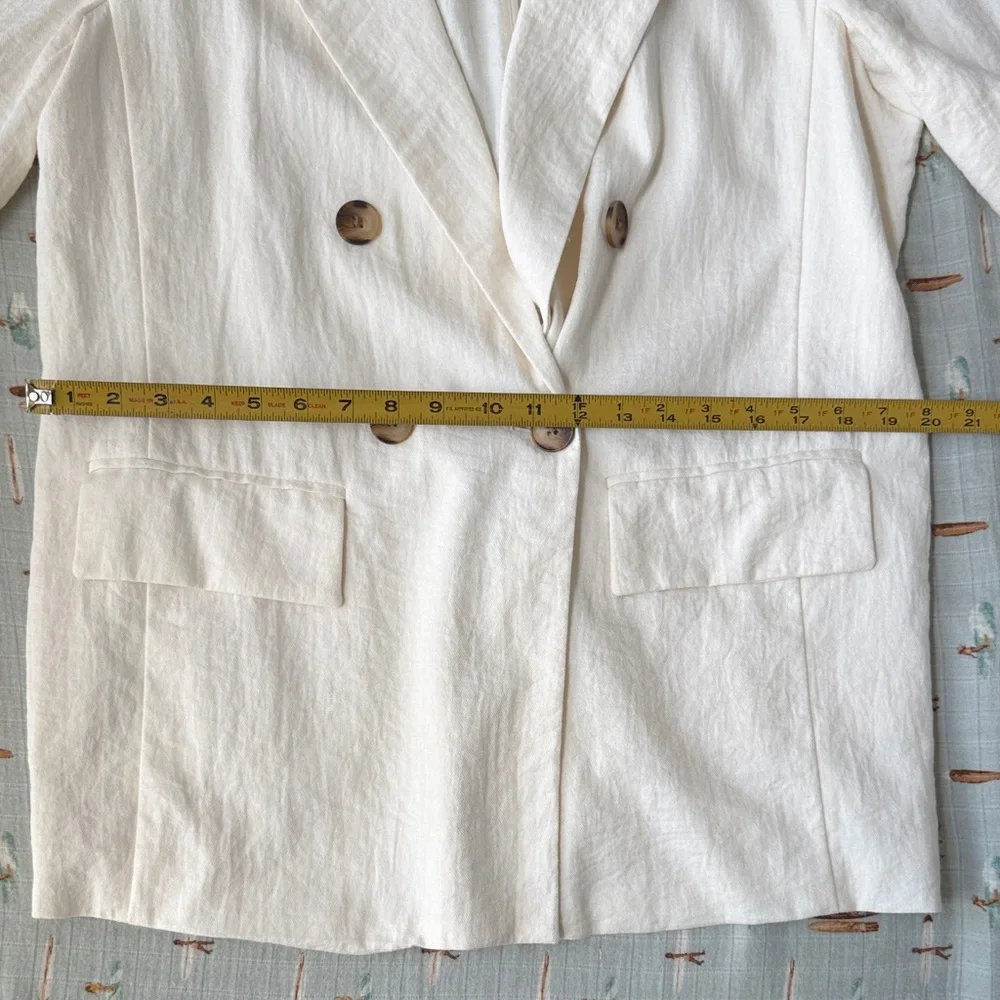 Women’s Double-Breasted Cream Lightweight Blazer - Picture 12 of 12